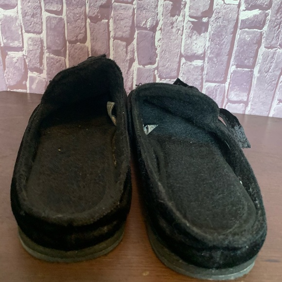 SOLD IN BUNDLE Black Velvet & Shearling “Liberty” Slippers - Picture 6 of 12